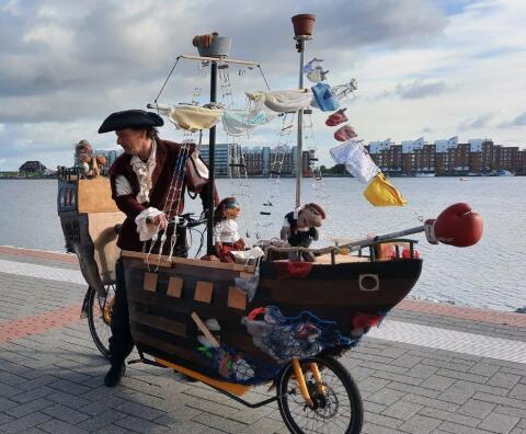 Piratenkogge an Land1.jpg