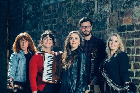 The_Outside_Track_-_Irish_Heartbeat_2020_-_Pressefoto_B__c__Archie_MacFarlane The_Outside_Track_-_Irish_Heartbeat_2020_-_Pressefoto_B__c__Archie_MacFarlane