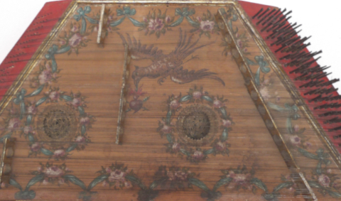 Salterio der Musikinstrumentensammlung Garching 2.jpg